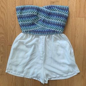 Blue Pattern/White Romper 2b bebe